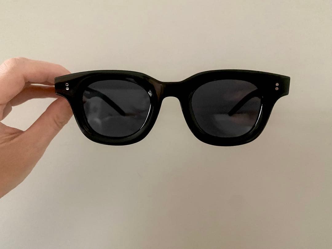 海外モデル着用サングラスAKILA× FACETASMコラボ