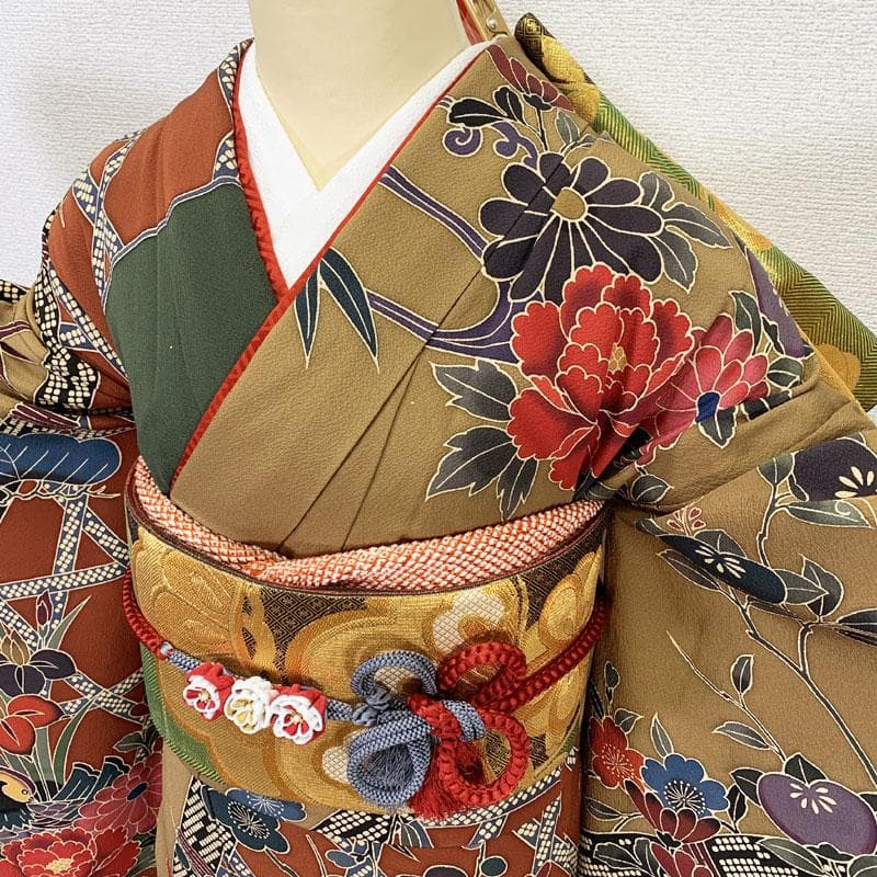 512z38☆紅型振袖 古典柄 ちりめん 牡丹 菊 菖蒲☆美品 成人式 結婚式