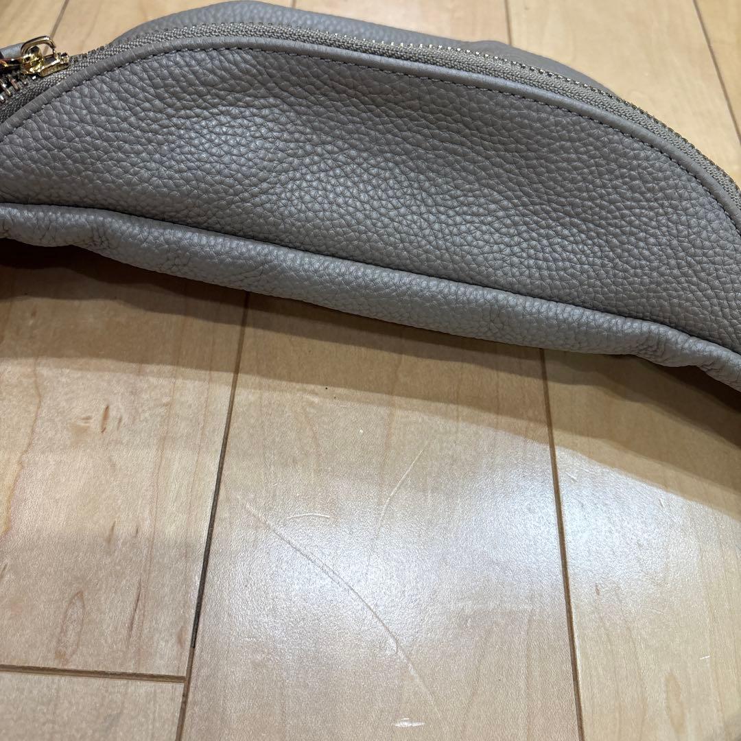 超美品トプカピ TOPKAPI TREASUREボディバッグサコッシュグレージュ
