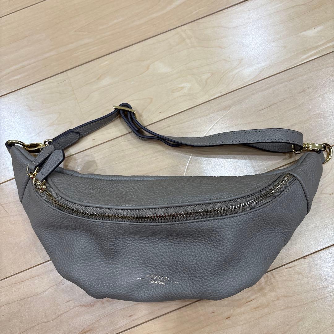 超美品トプカピ TOPKAPI TREASUREボディバッグサコッシュグレージュ