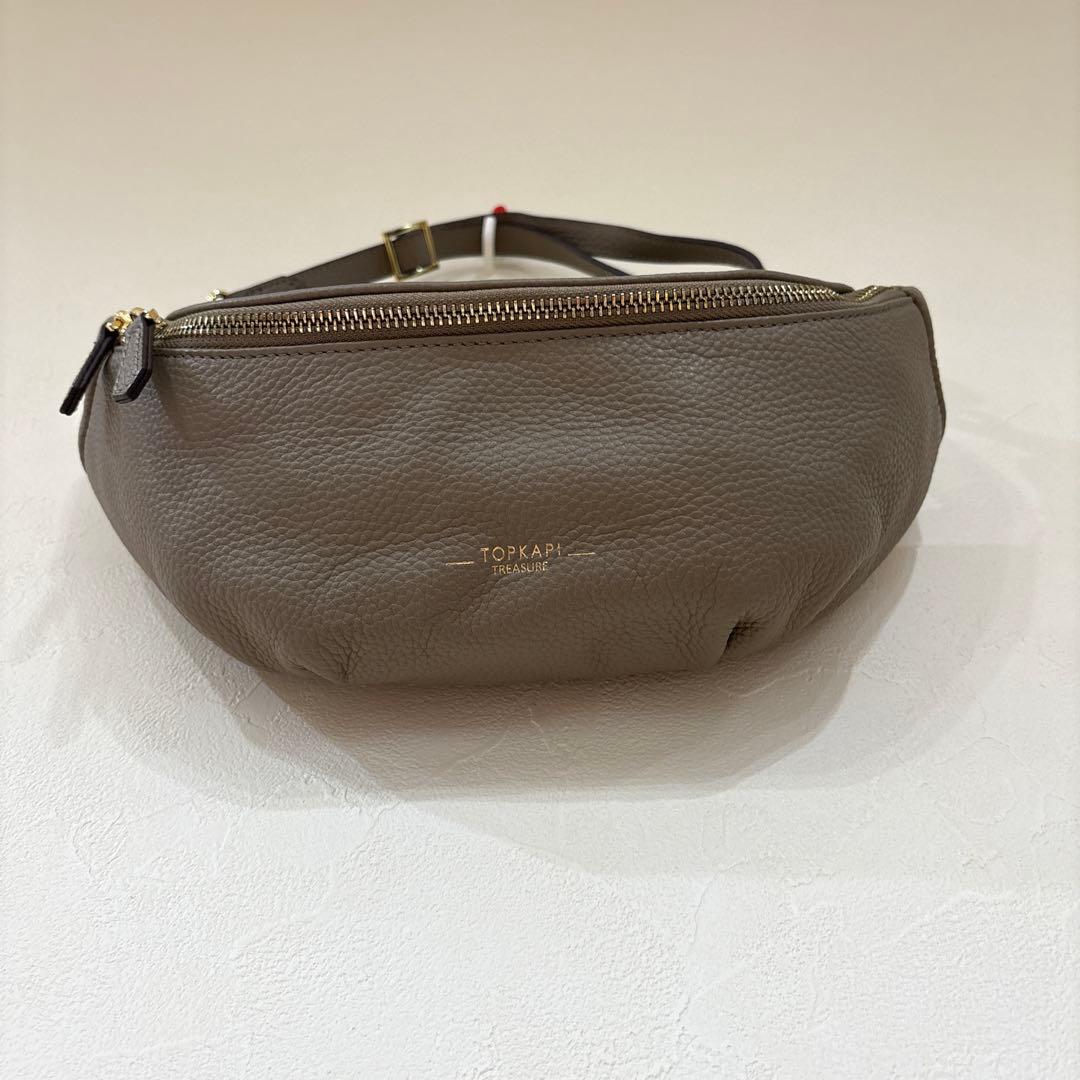 超美品トプカピ TOPKAPI TREASUREボディバッグサコッシュグレージュ