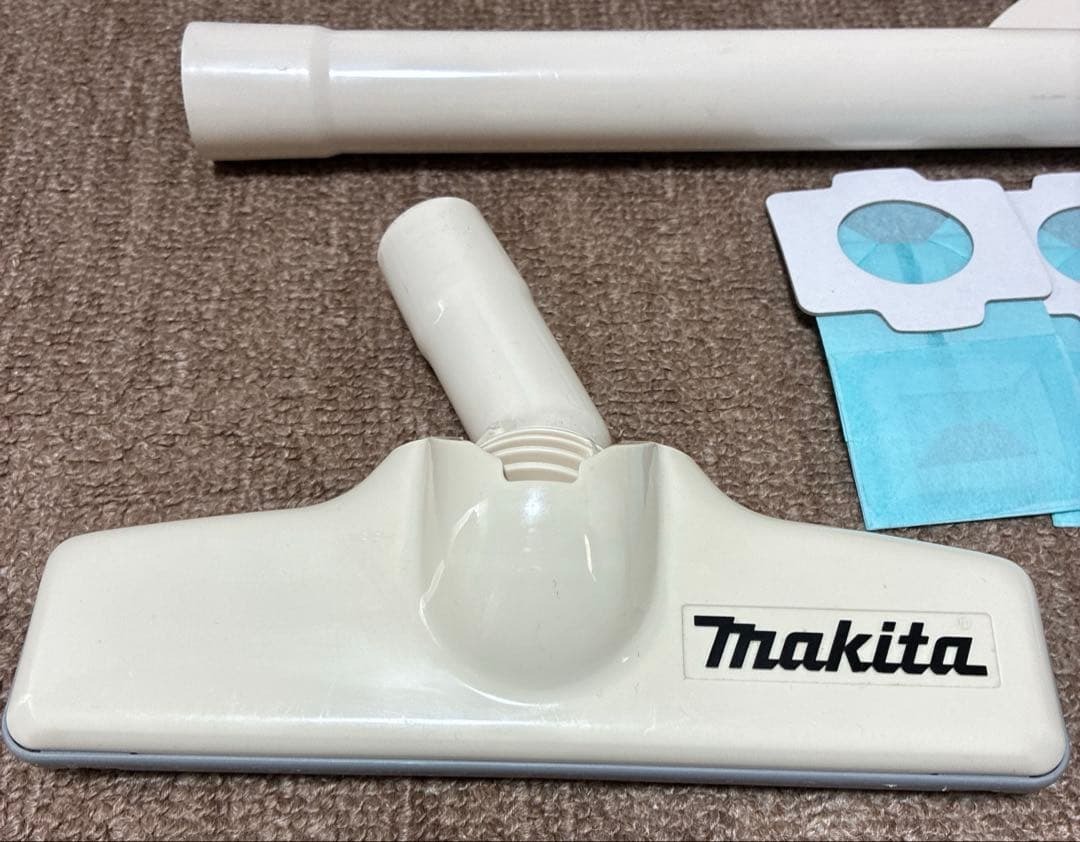makita マキタコードレスクリーナーCL105D 充電コード 紙パック５枚