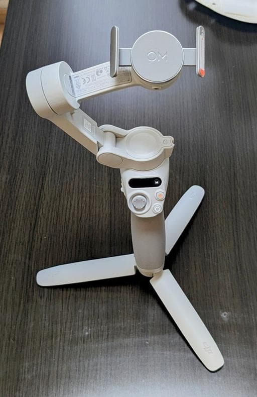 【ひーこ】DJI OSMO MOBILE SE スマートフォンスタビライザ