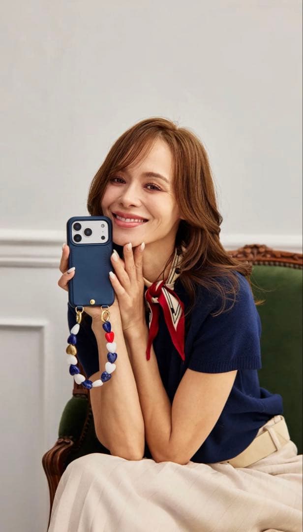 【LOUVINI】 ハンドストラップPETIT CUORE　NAVY-WHITE