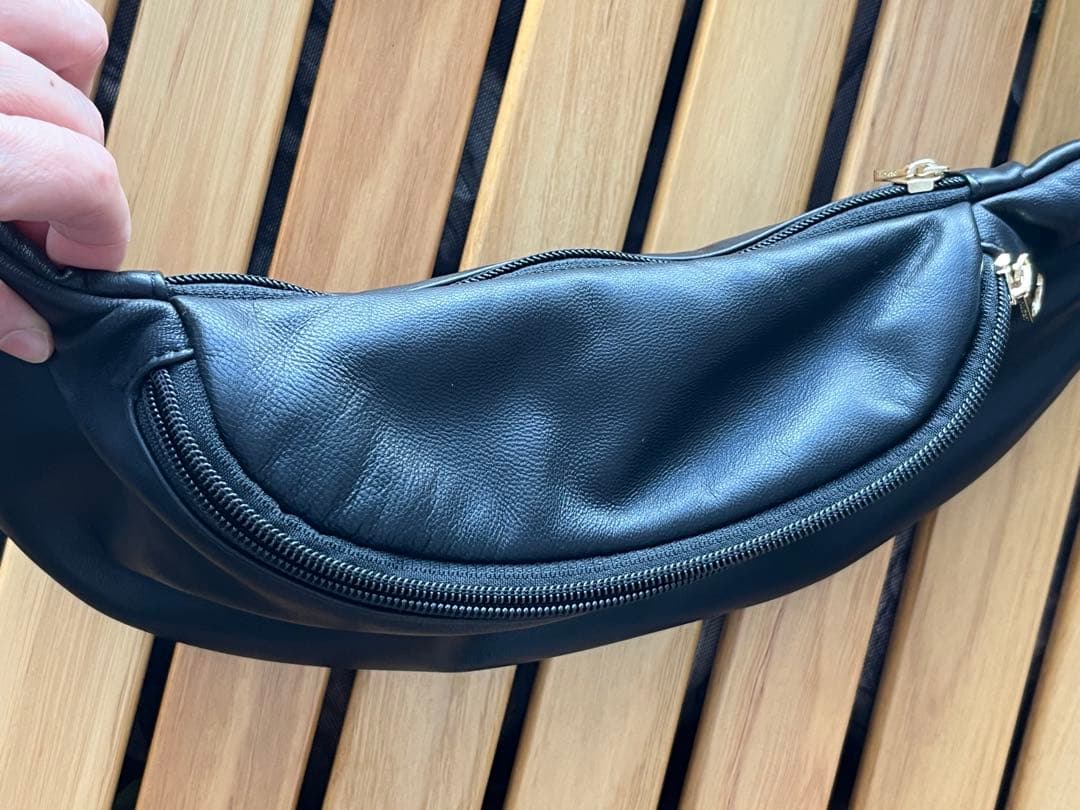 tsumori chisato CARRY ラムレザー ボディバッグ
