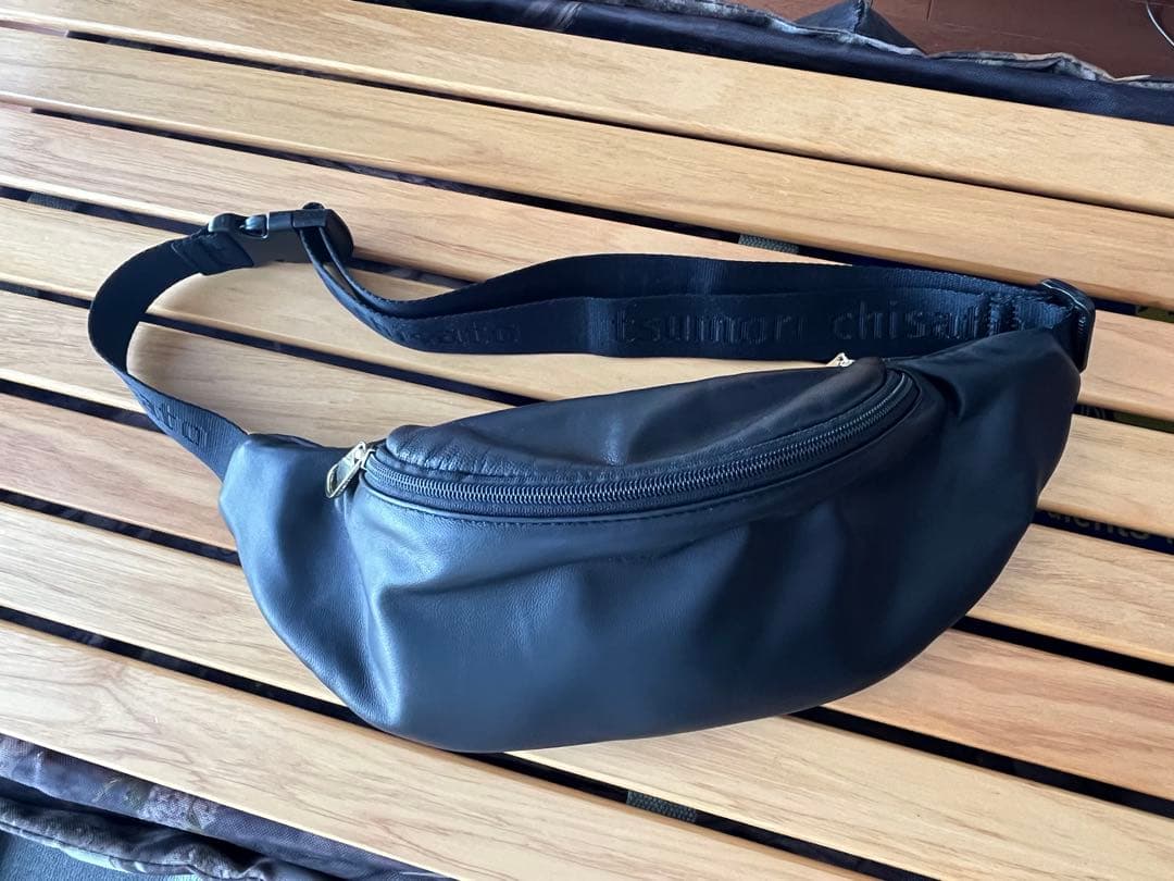 tsumori chisato CARRY ラムレザー ボディバッグ