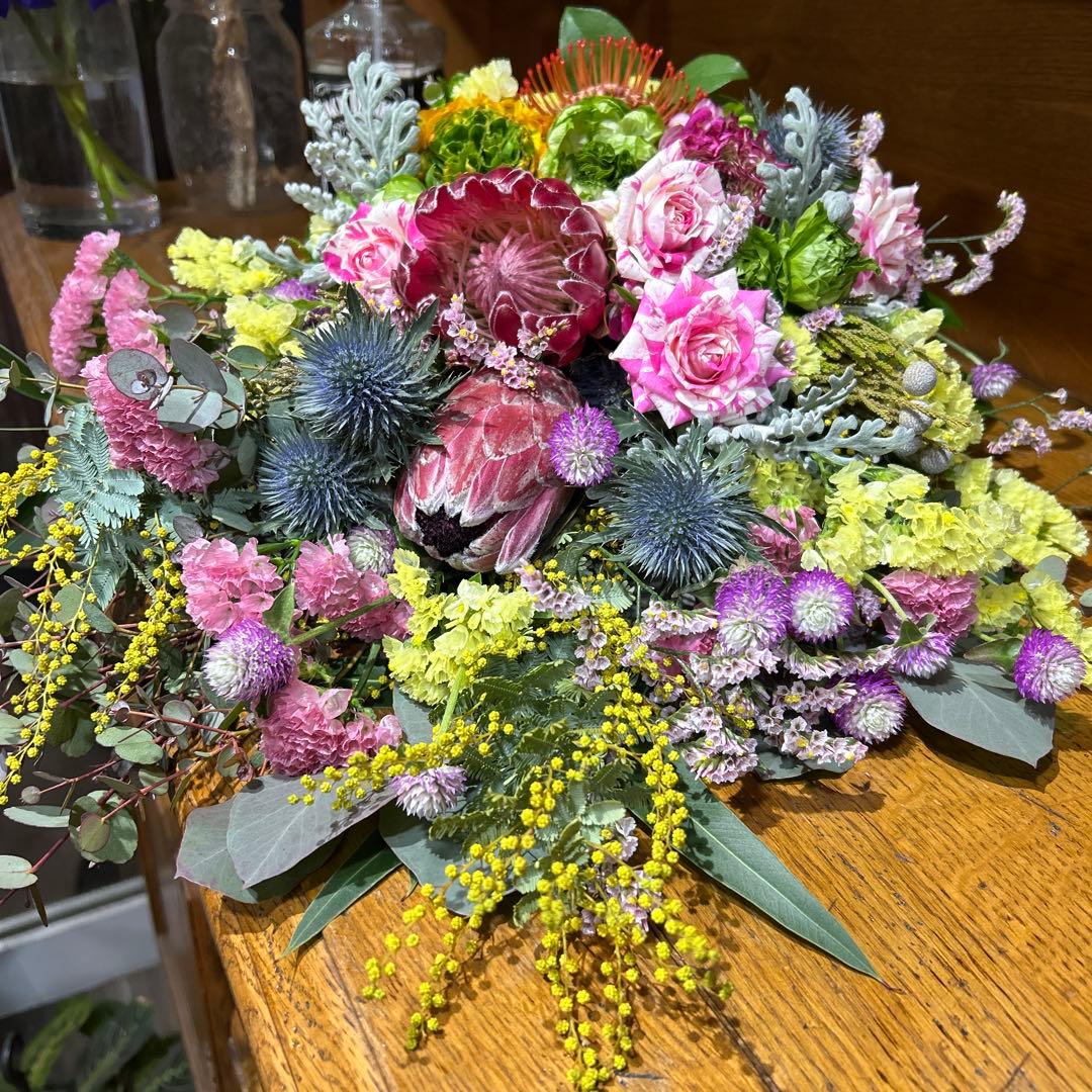 プロテアとミモザとラナンのスワッグ