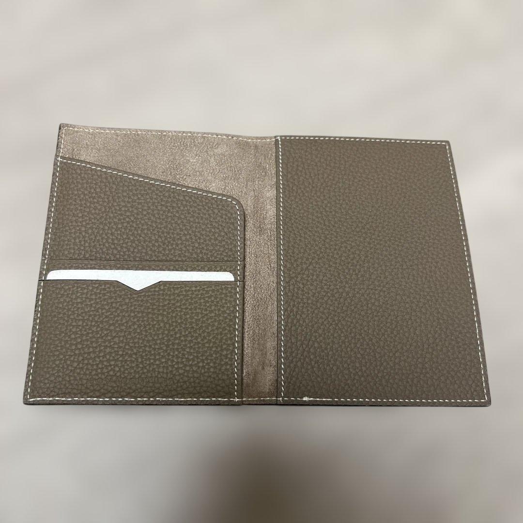 最終セール【美品】ボナベンチュラ パスポートケース シュリンクレザー エトープ