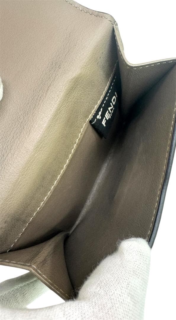 ★FENDI フェンディ 二つ折り財布 ピーカブー ターンロック