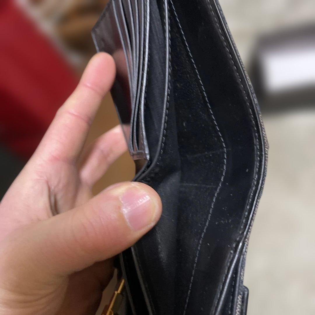 GUCCI ブラック GGパターン 二つ折り財布