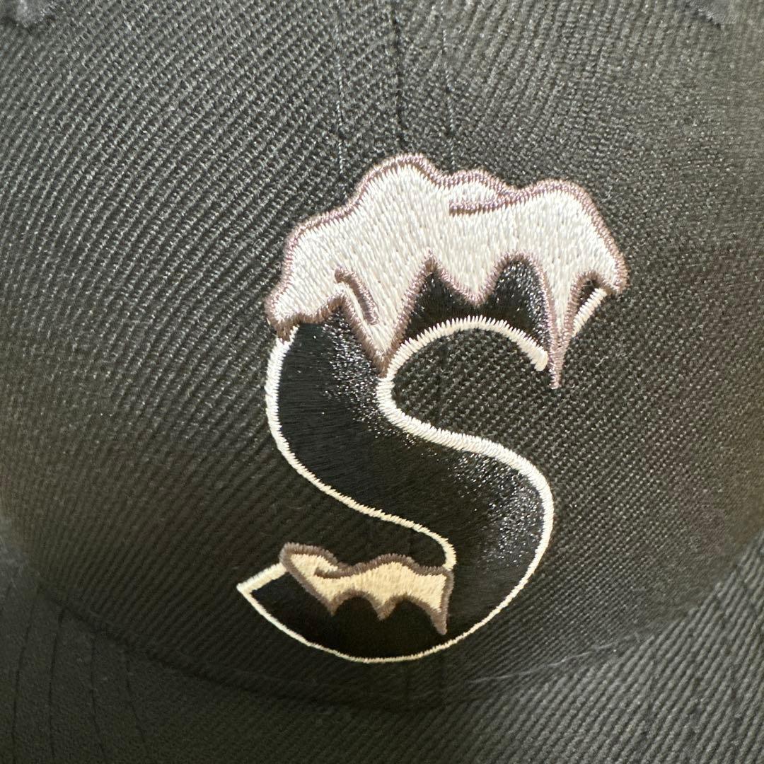 Supreme × New Era Sロゴ 59FIFTY キャップ ブラック