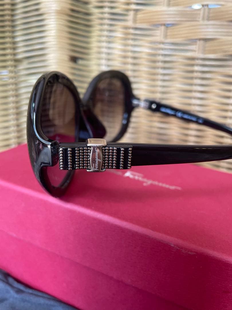 Salvatore Ferragamo サングラス 215