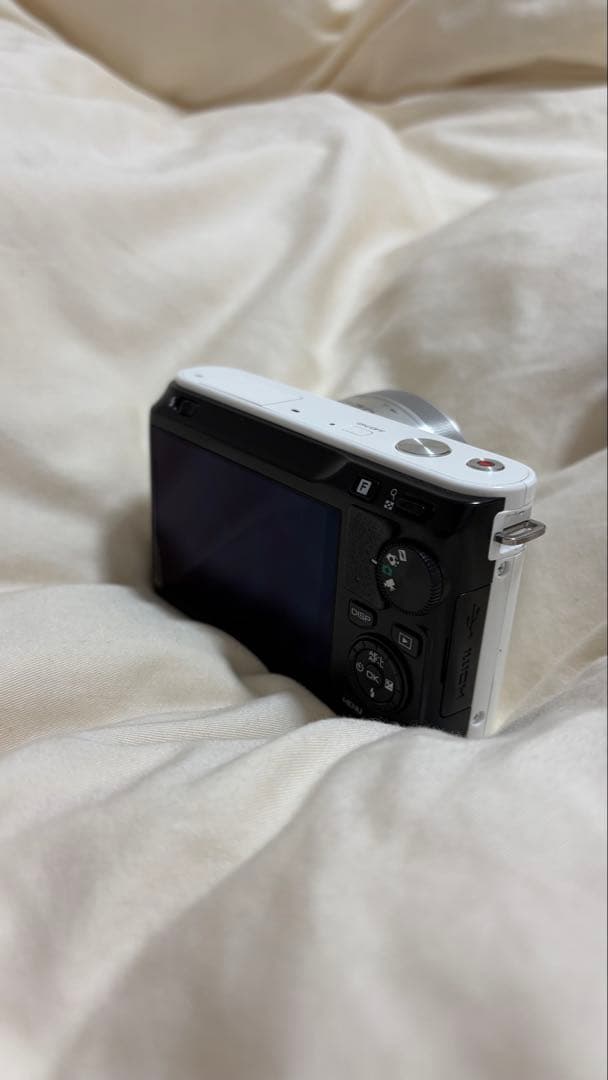 Nikon 1 J1 ホワイト コンパクトデジタルカメラ