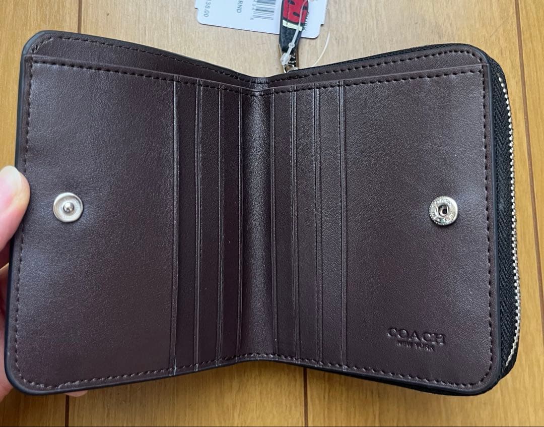 新品　COACH ストロベリー柄　いちご柄　折り財布