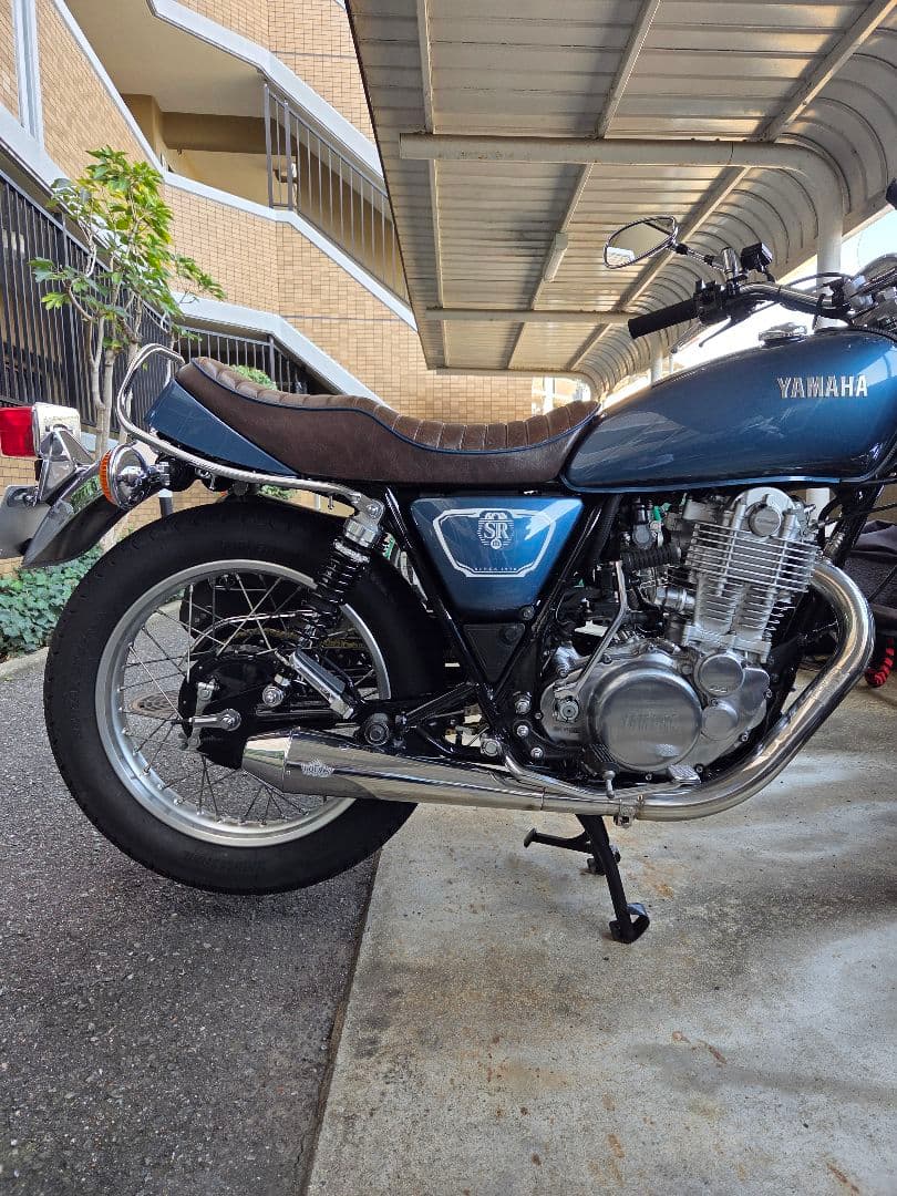 や*ぃ様 k&h 段付きシート SR400 タックロールレザーシートパイピング青