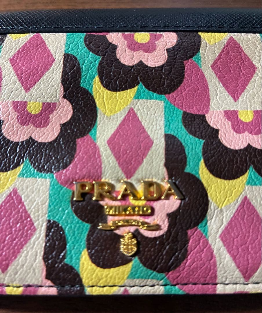 PRADA 二つ折財布