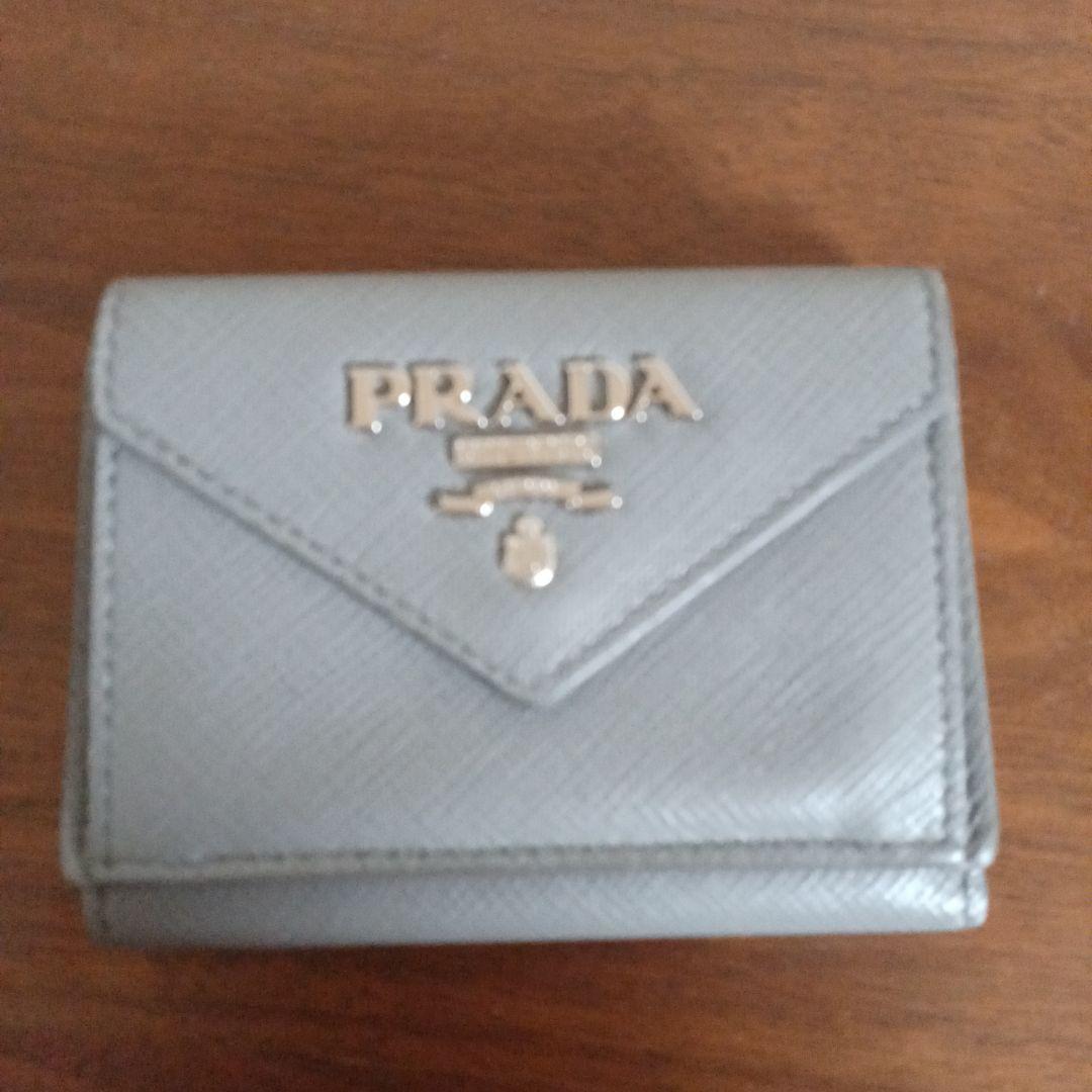 PRADA グレー 三つ折り財布