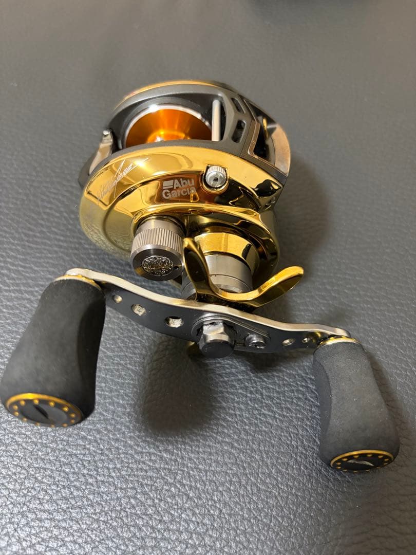 Gクン【美品】アブガルシア レボエリート　アカツキ