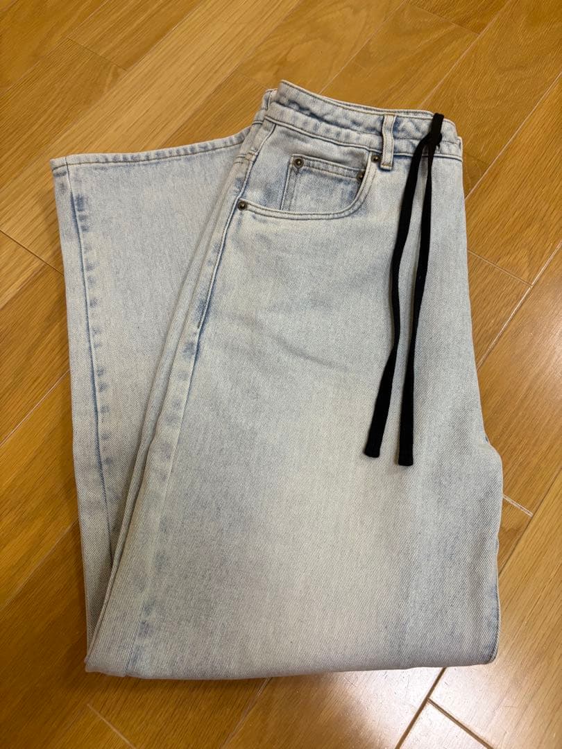【新品未使用】meri ミーリー ストレートデニムパンツ　アイスブルー