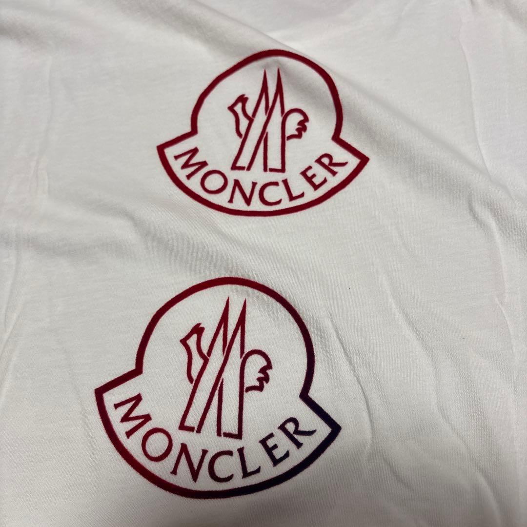 ビッグサイズ　モンクレール　ロゴ入り　Tシャツ