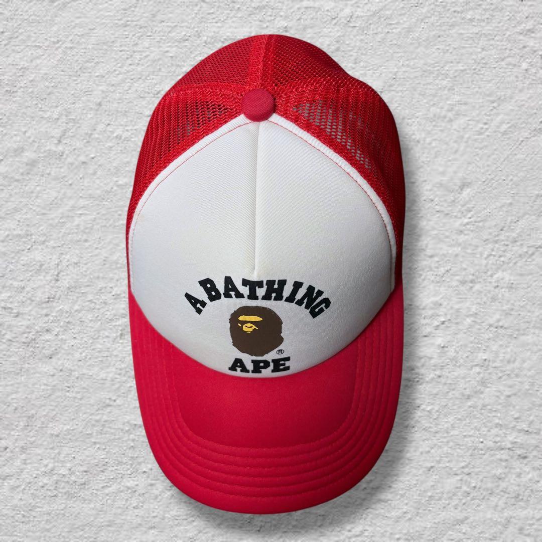 A BATHING APE メッシュキャップレッドカレッジトラッカーメンズ