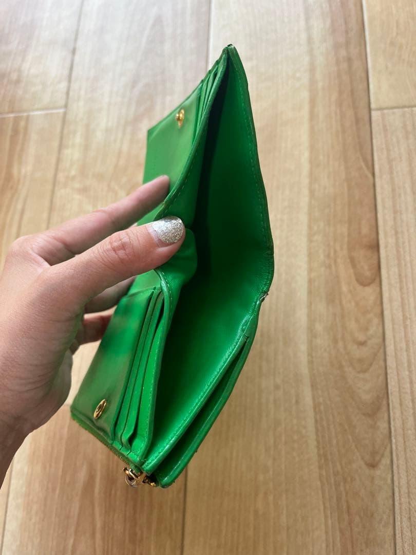 ボッテガヴェネタ　グリーンレザー二つ折り財布