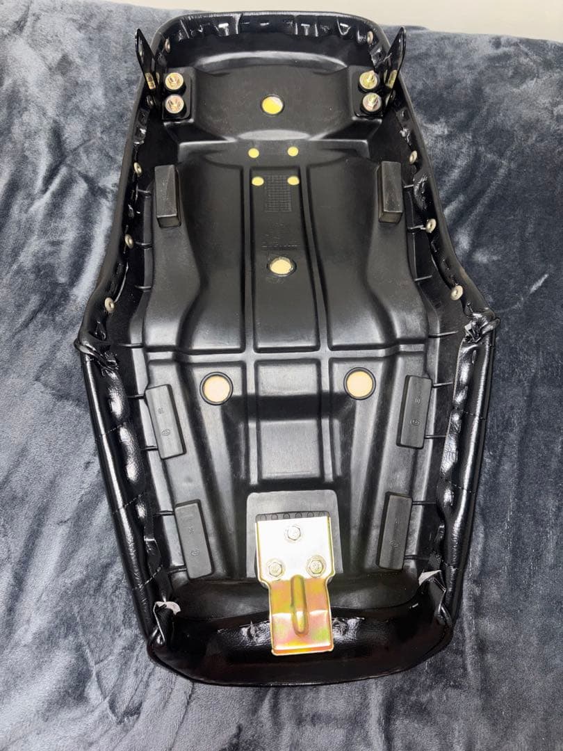 GN125 鋲打ち タックロールシート カスタムシート 族車 当時物 吸い込み