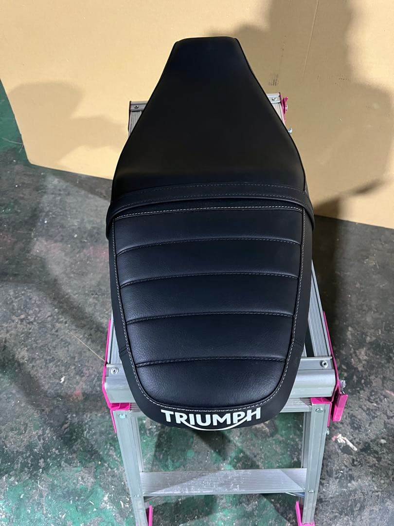 2025年式トライアンフスピードツイン900 ローダウンシート