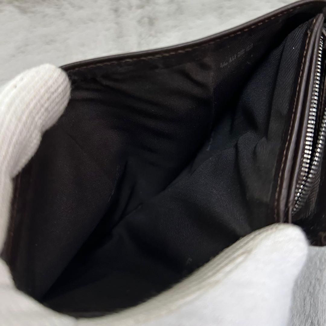FENDI フェンディ　折り財布　ラウンドジップ　ズッカ柄　ブラウン
