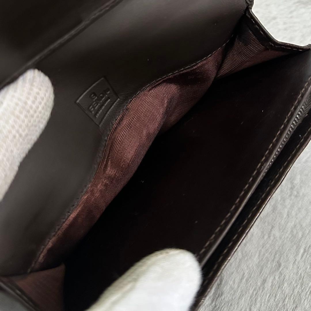 FENDI フェンディ　折り財布　ラウンドジップ　ズッカ柄　ブラウン