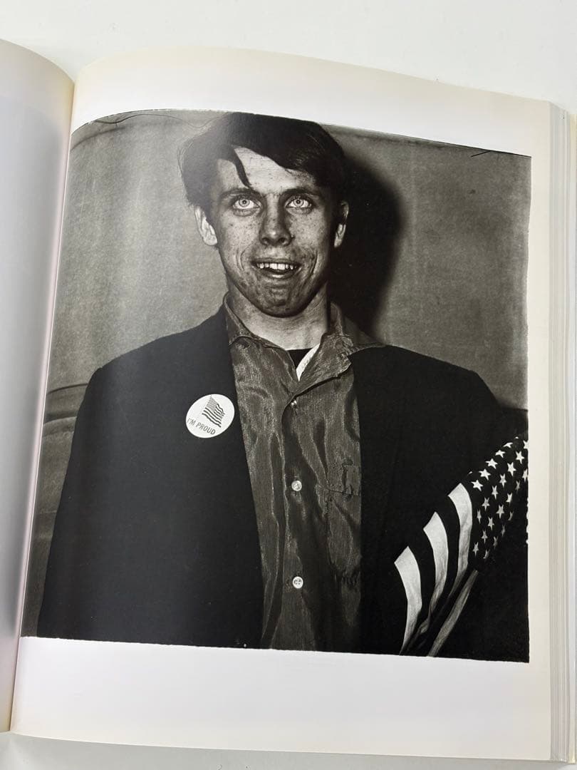diane arbus. An Aperture Monograph / 写真集