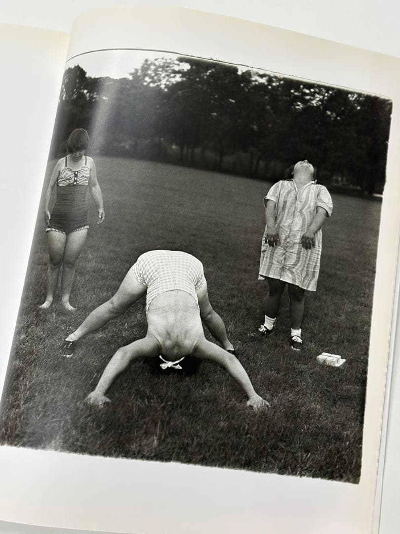 diane arbus. An Aperture Monograph / 写真集