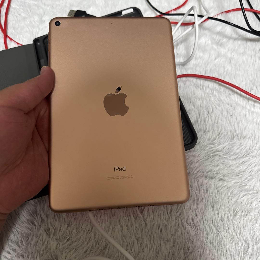 iPad mini5 ゴールド 牛柄ケース付き
