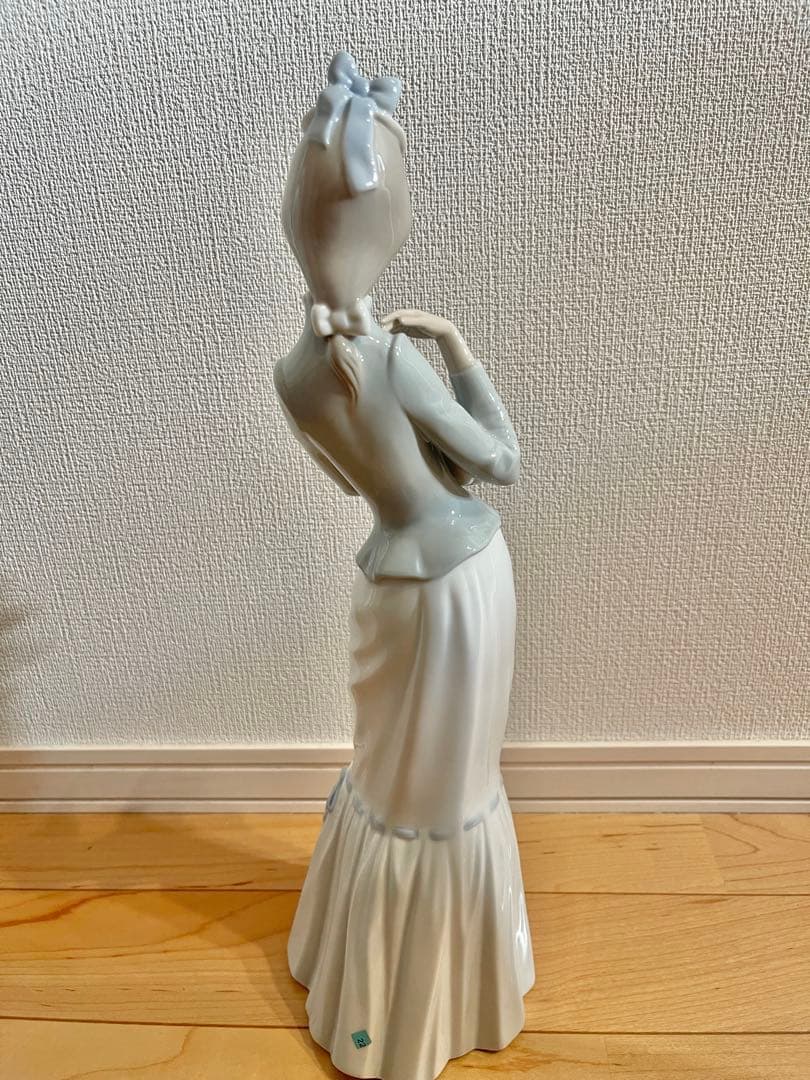 （美品）⭐︎週末値下げ中⭐︎リヤドロ LLADRO 4893 仔犬を抱く貴婦人