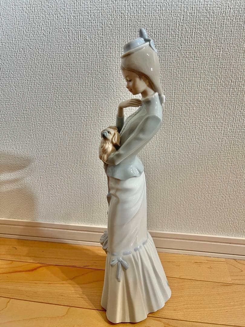 （美品）⭐︎週末値下げ中⭐︎リヤドロ LLADRO 4893 仔犬を抱く貴婦人
