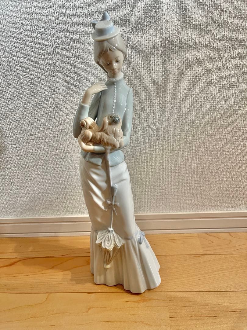 （美品）⭐︎週末値下げ中⭐︎リヤドロ LLADRO 4893 仔犬を抱く貴婦人