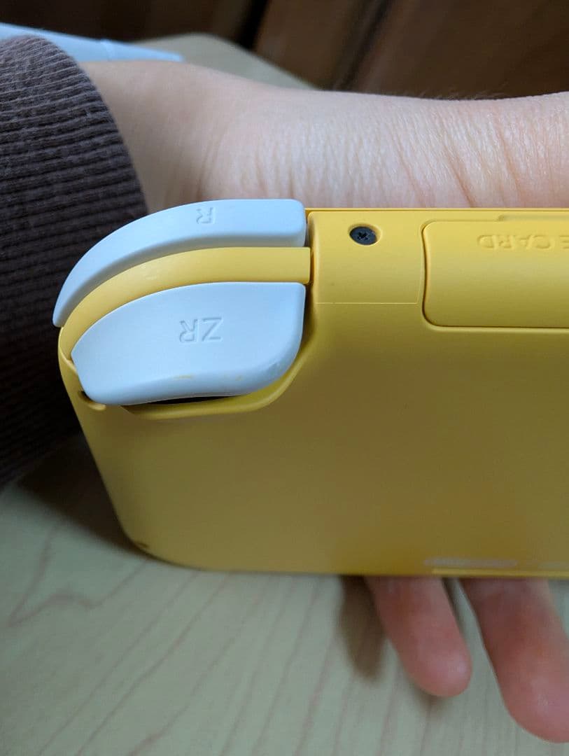 Nintendo Switch Lite イエロー ケースと充電器付き