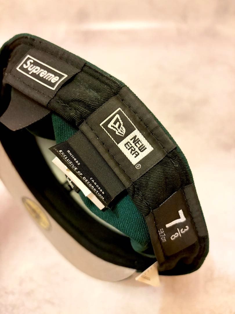 ダークグリーン S刺繍キャップ New Era Supreme