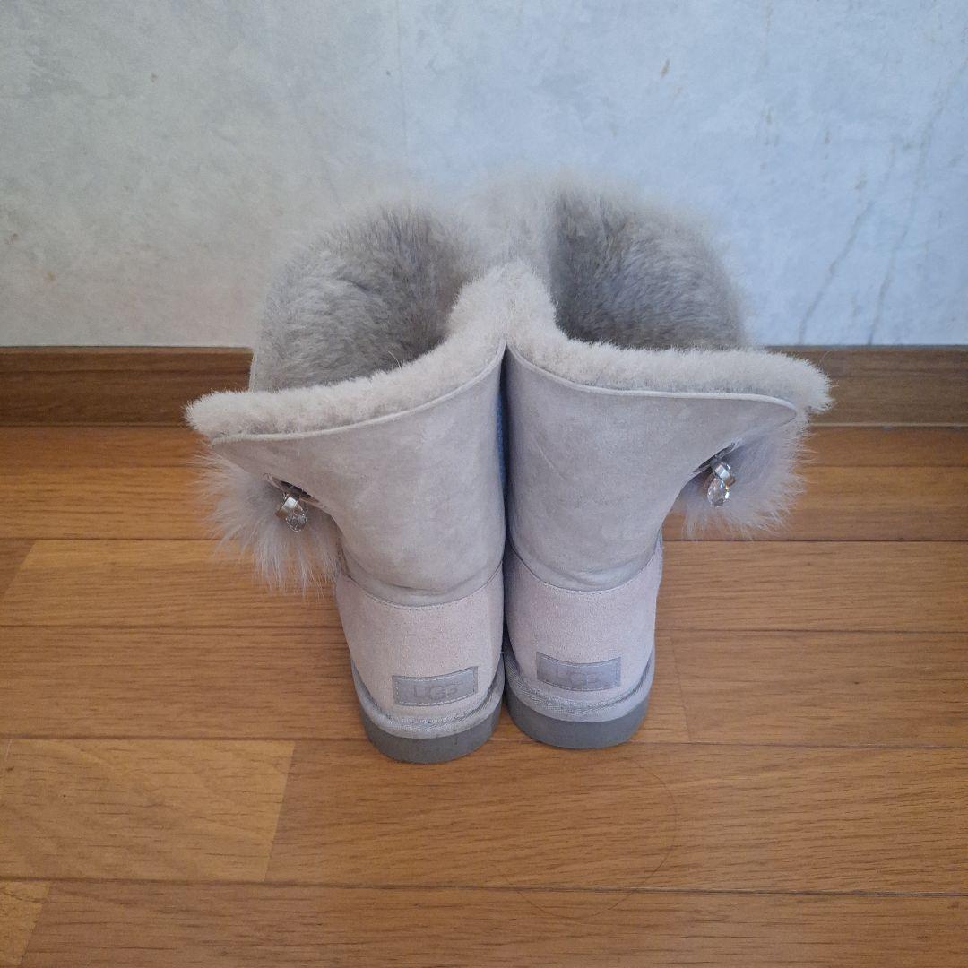 UGGライトグレー ファー付きムートンブーツ