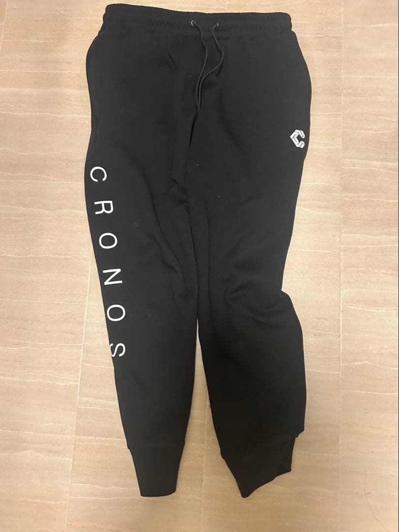 クロノス　ブラックスウェットパンツ ロゴ入り