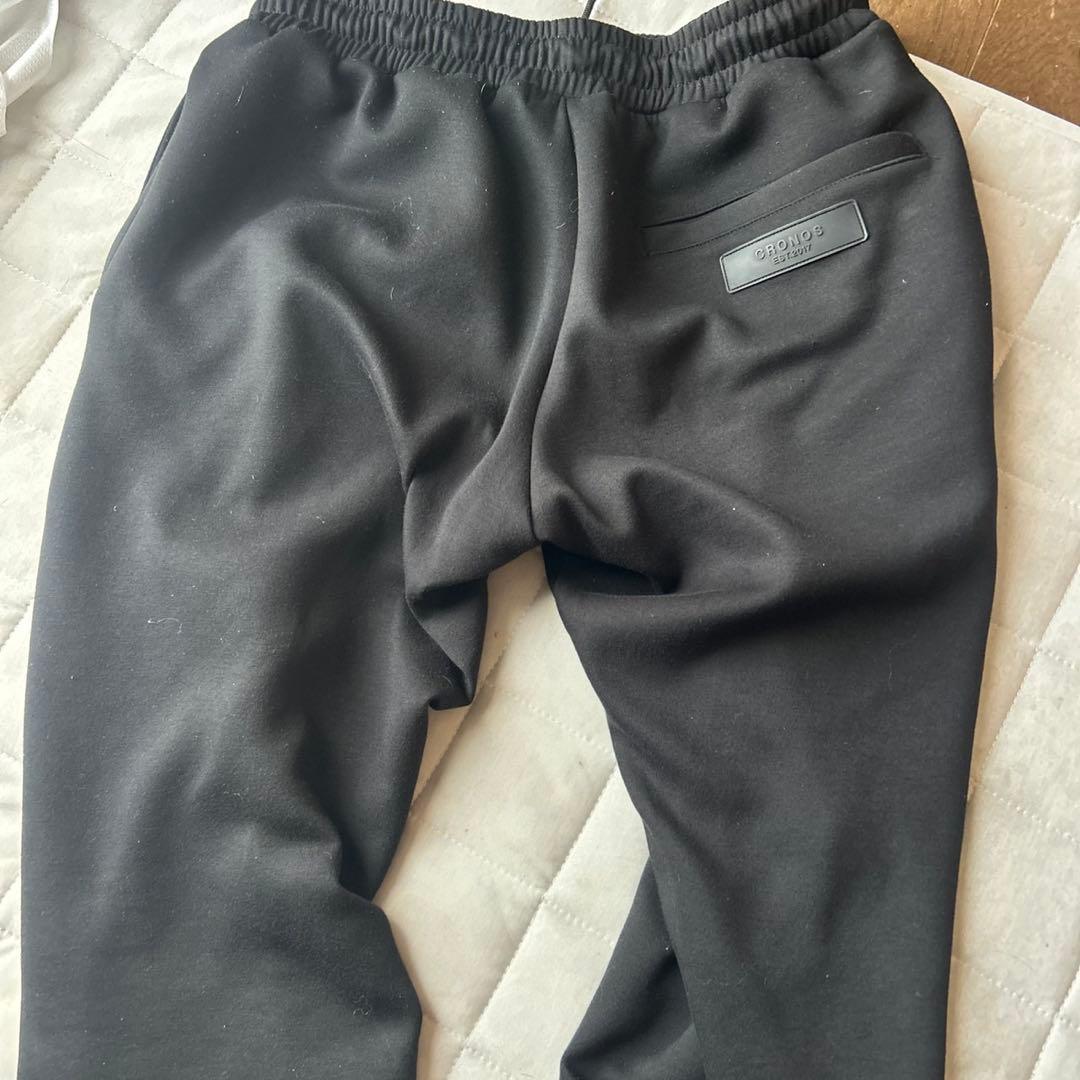 クロノス　ブラックスウェットパンツ ロゴ入り