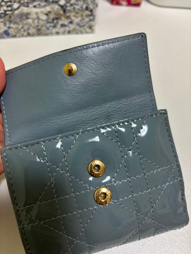 Diorロータスウォレット