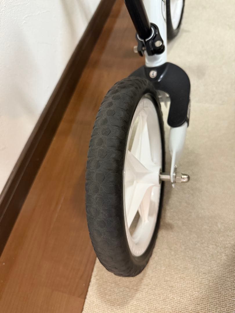 正規品・ストライダー　組み立て済 梱包・発送たのめる便 セーブザチルドレンモデル