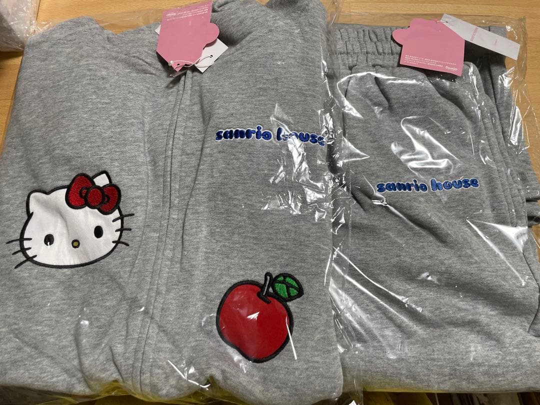 上下セット　サンリオハウス　キティ　アップリケ　スウェット　グレー