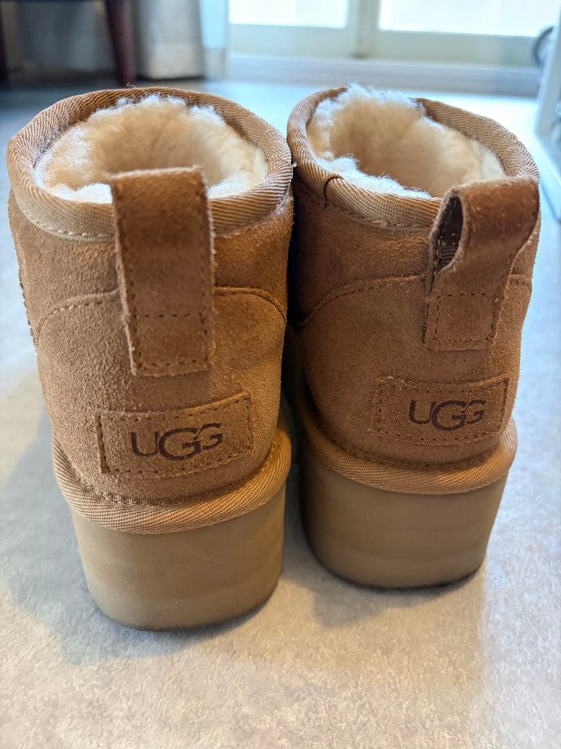 UGG 厚底ムートンブーツ クラシック ウルトラ ミニ プラットフォーム