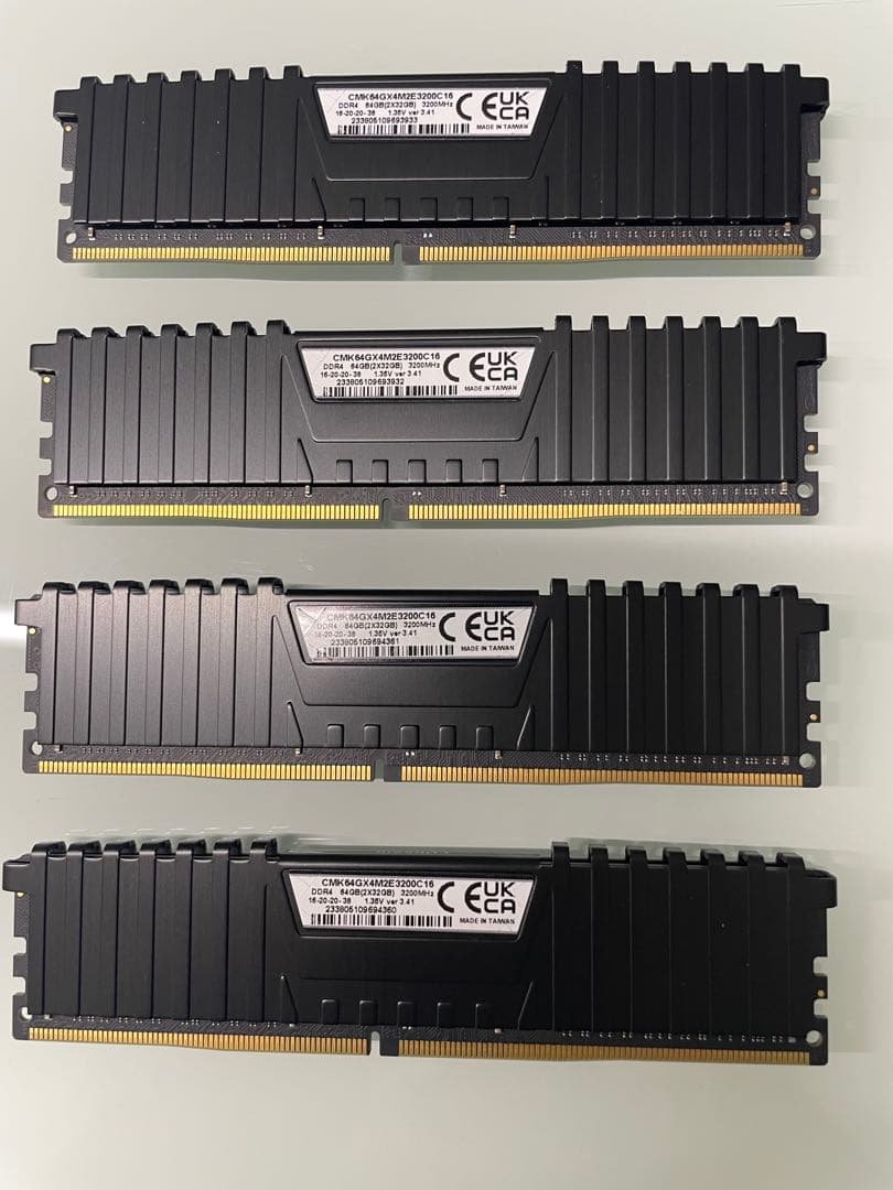 メモリー Corsair Vengeance LPX DDR4 32GBx4