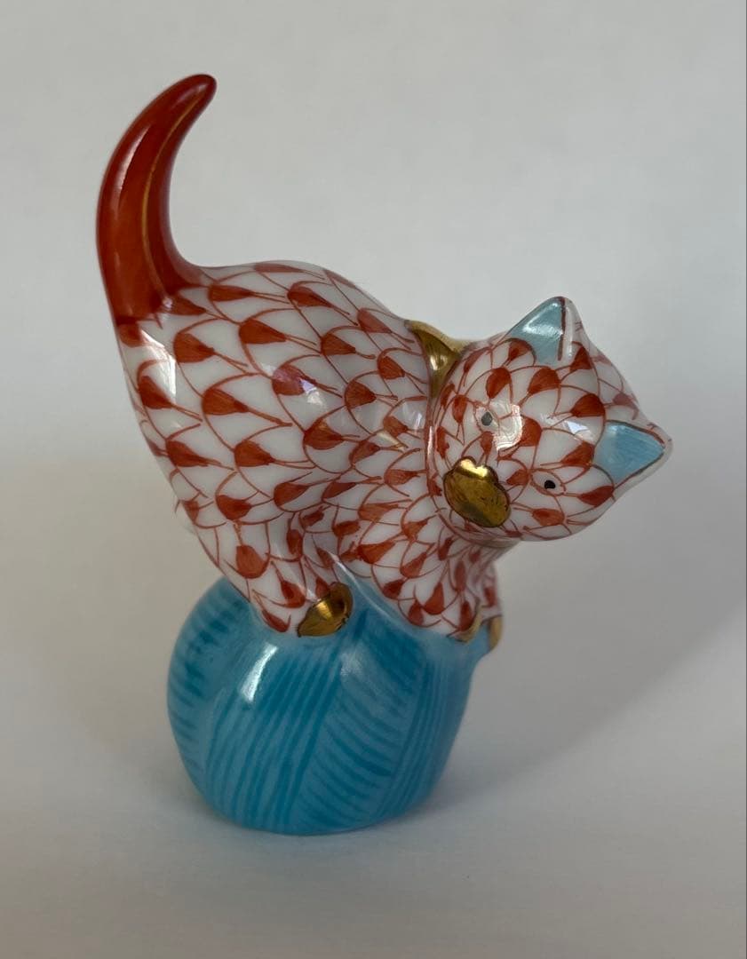【値下げ】ヘレンド フィギュリン 玉乗り猫 陶器 玉のり 赤色 オネコ