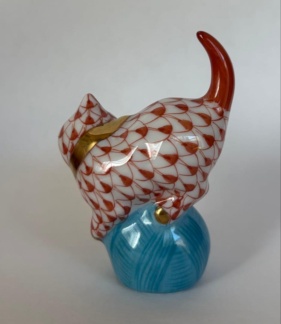 【値下げ】ヘレンド フィギュリン 玉乗り猫 陶器 玉のり 赤色 オネコ