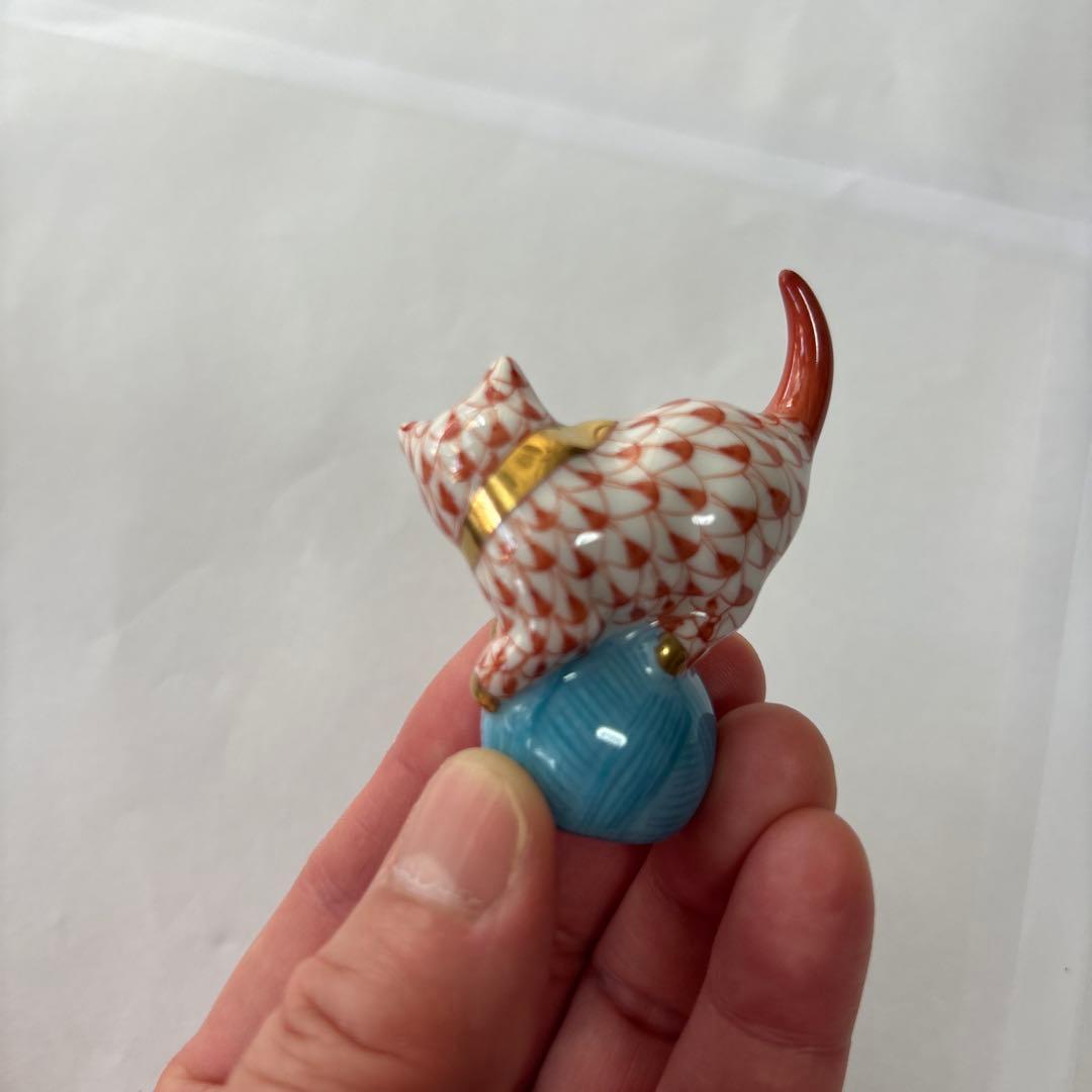 【値下げ】ヘレンド フィギュリン 玉乗り猫 陶器 玉のり 赤色 オネコ