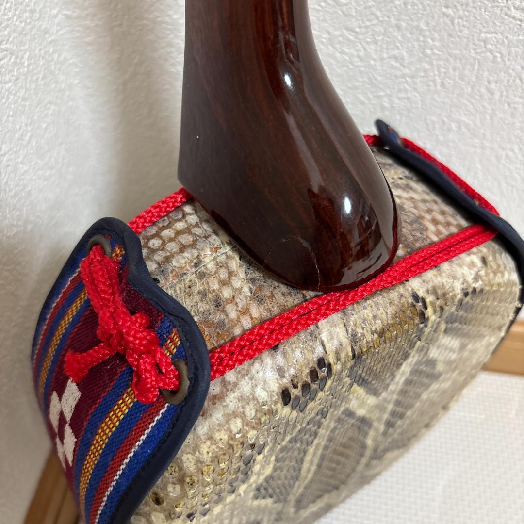 沖縄 三線 強化張り（皮面 ケバあり 棹芯 補修痕あり）